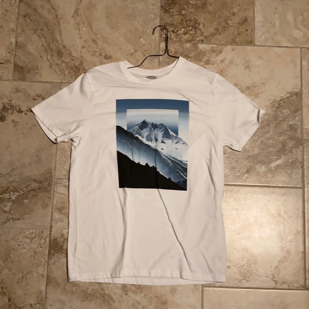 Men’s Old Navy Graphic Tee Size Medium